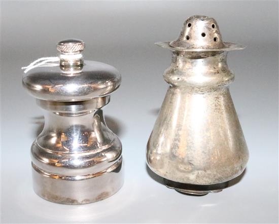 Silver set of pepper pots(-)